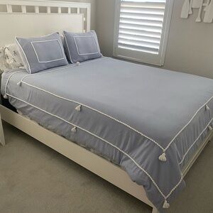 Pottery Barn Peri Blue & White Queen Duvet Bedding Set.
